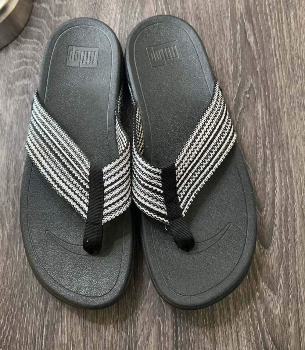 FitFlop Women's Black and White Striped Thong Sandals Size US 9